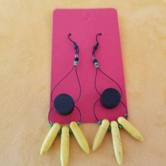 Dangle earrings - Picture 3 of 3